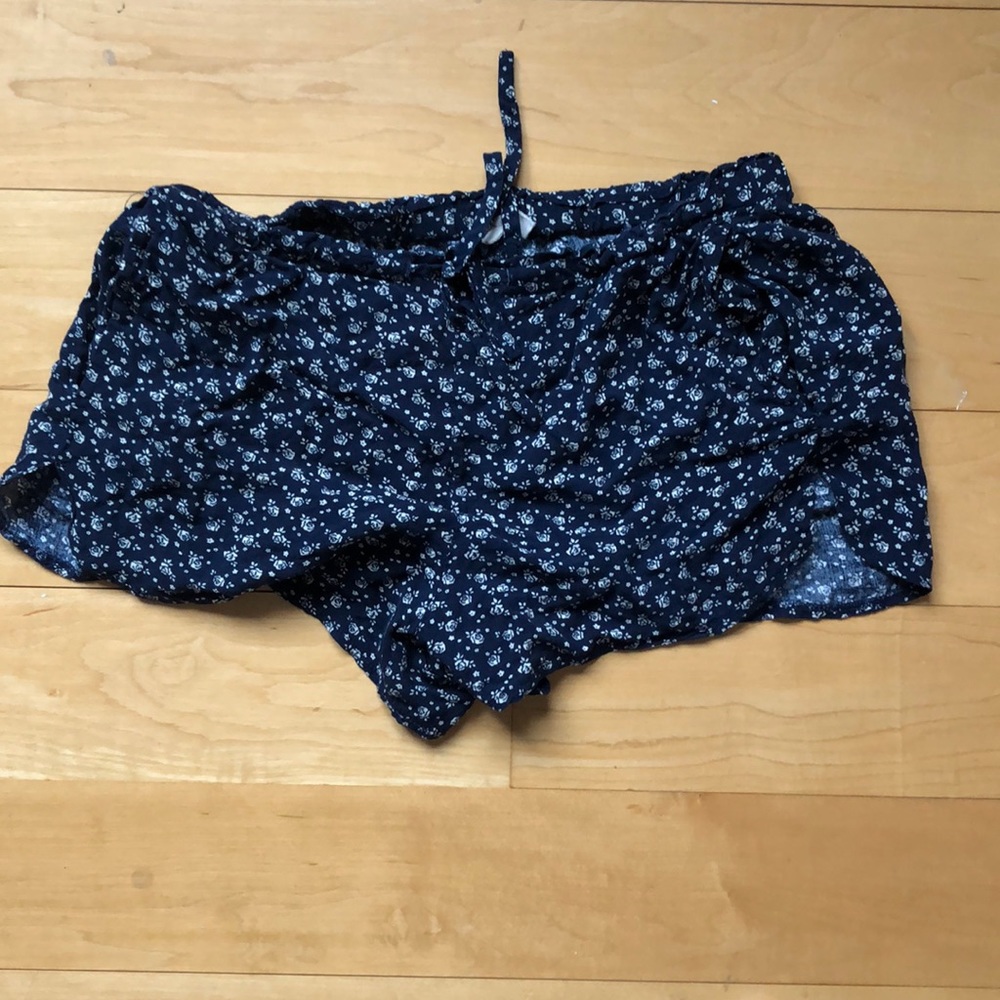 Flow, floral shorts